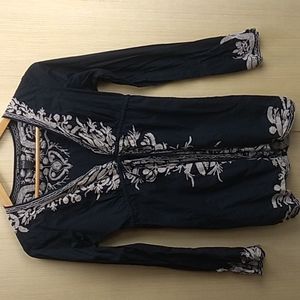 Lucky Brand 100% Cotton long sleeve over shirt w a tie Black w cream colored